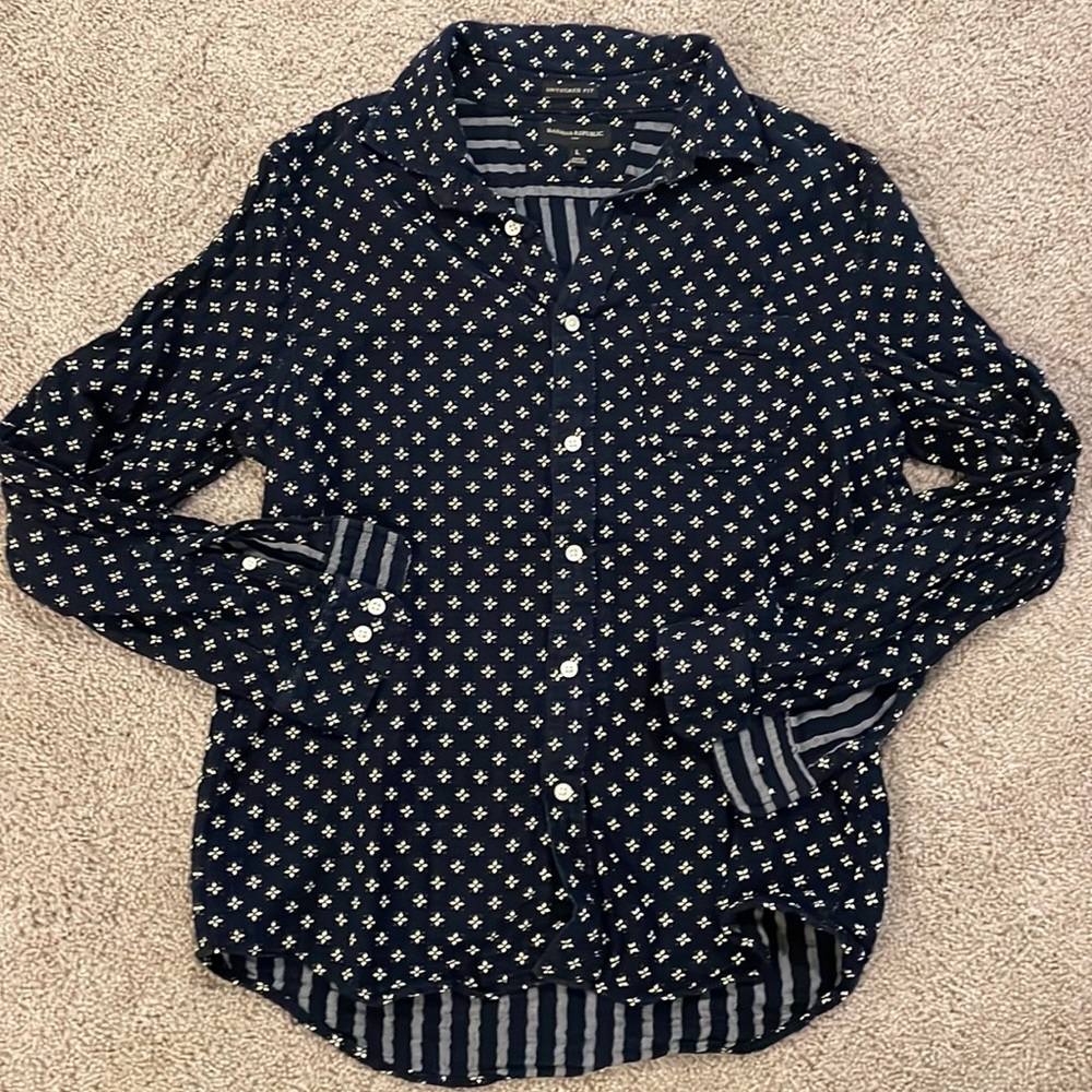 Banana Republic Mens untucked fit navy button down long sleeve shirt large